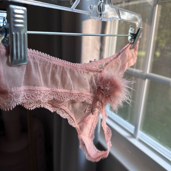 VICTORIAS SECRET THONG - Picture 2 of 4
